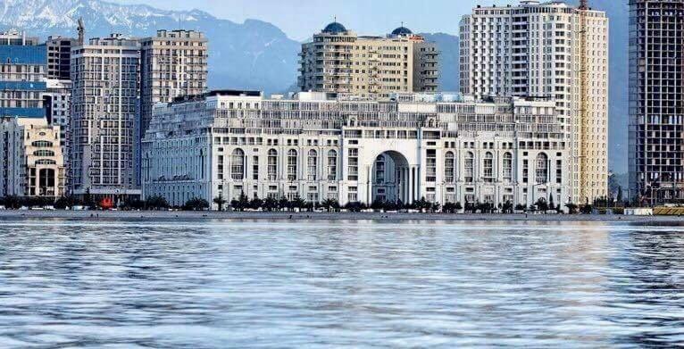 Apartments By The Sea บาทูมิ ภายนอก รูปภาพ